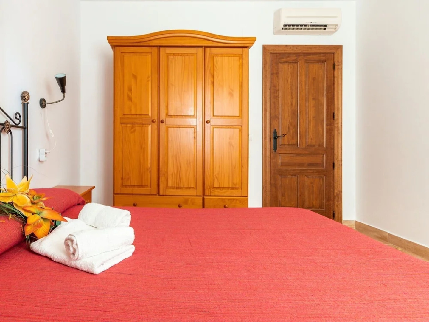 Elegant Apartment in Totalán with Hot Tub