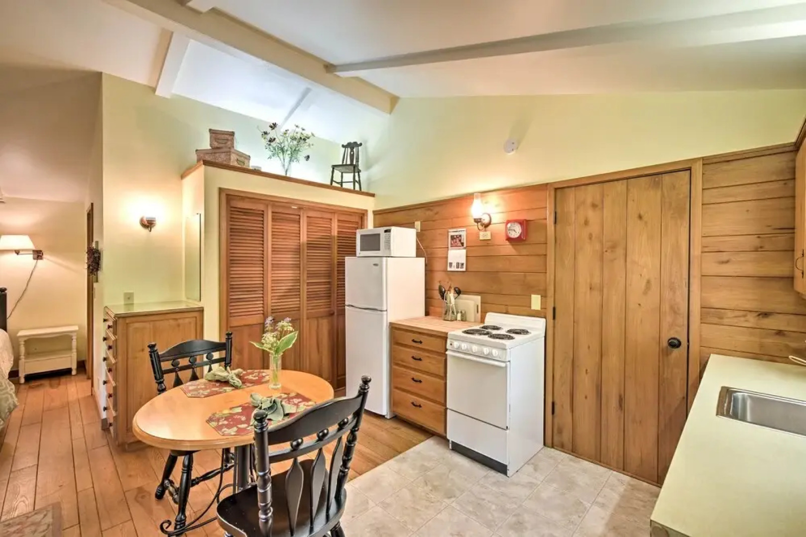 Cozy Cottage Duplex: Walk to Peninsula State Park!