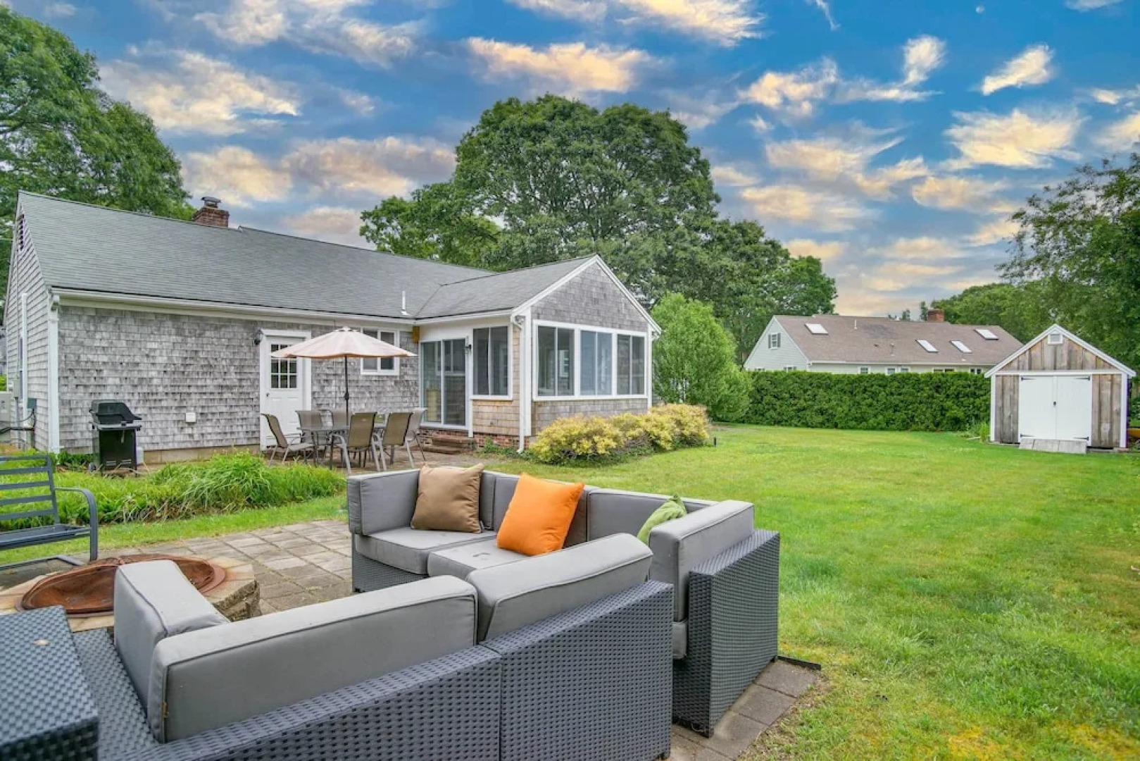 Dennis Retreat: 4 Mi to Mayflower Beach!