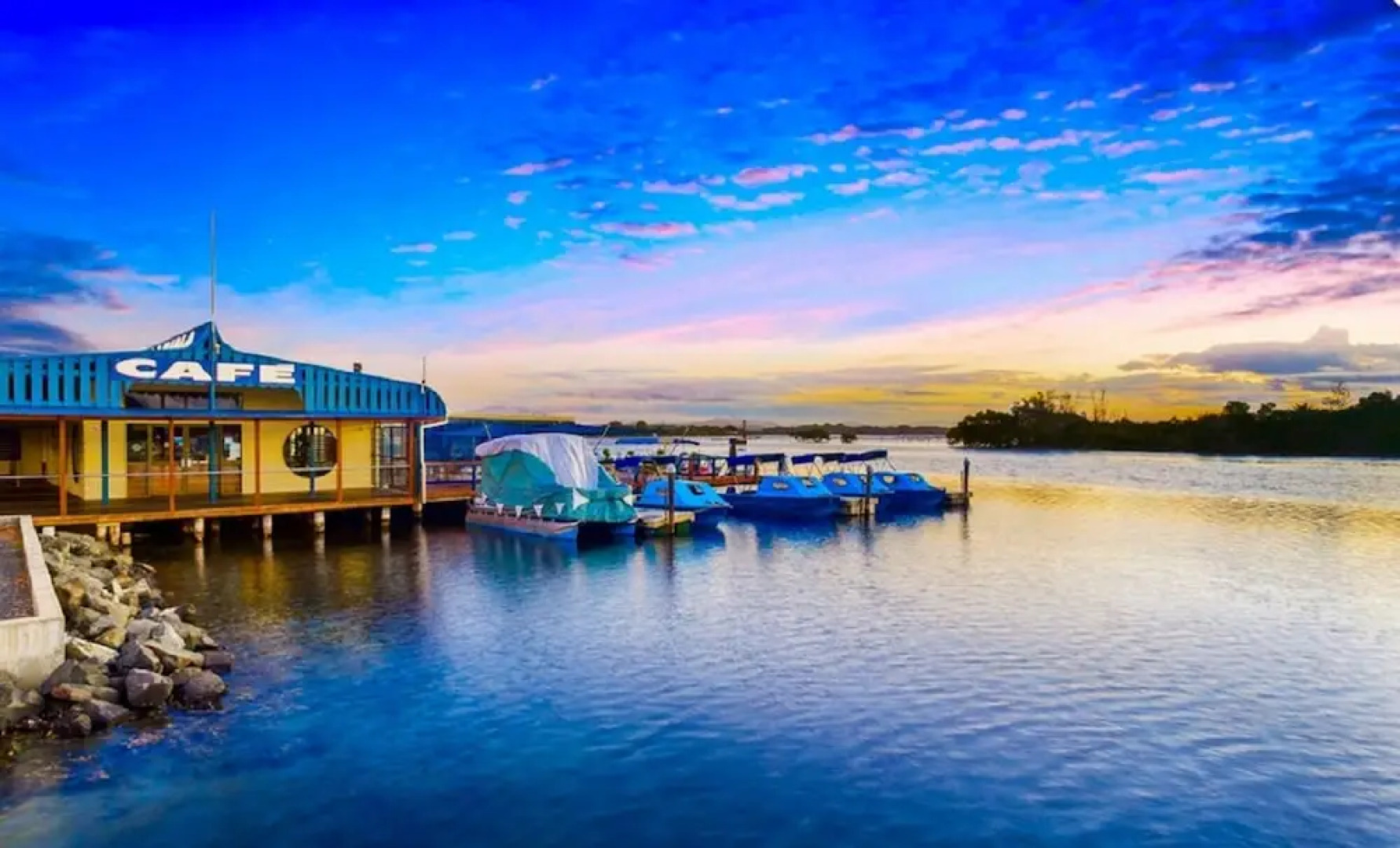 26 Wallis View - Opposite the Lake - 3 Bedroom Apartment