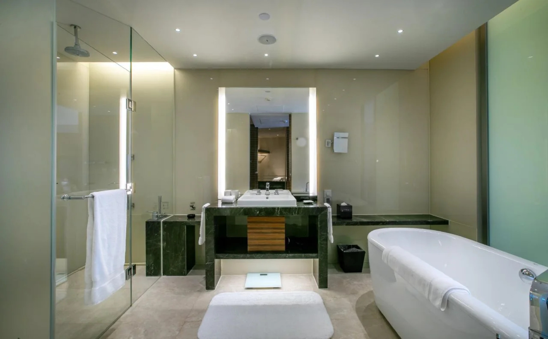 New World Guiyang Hotel