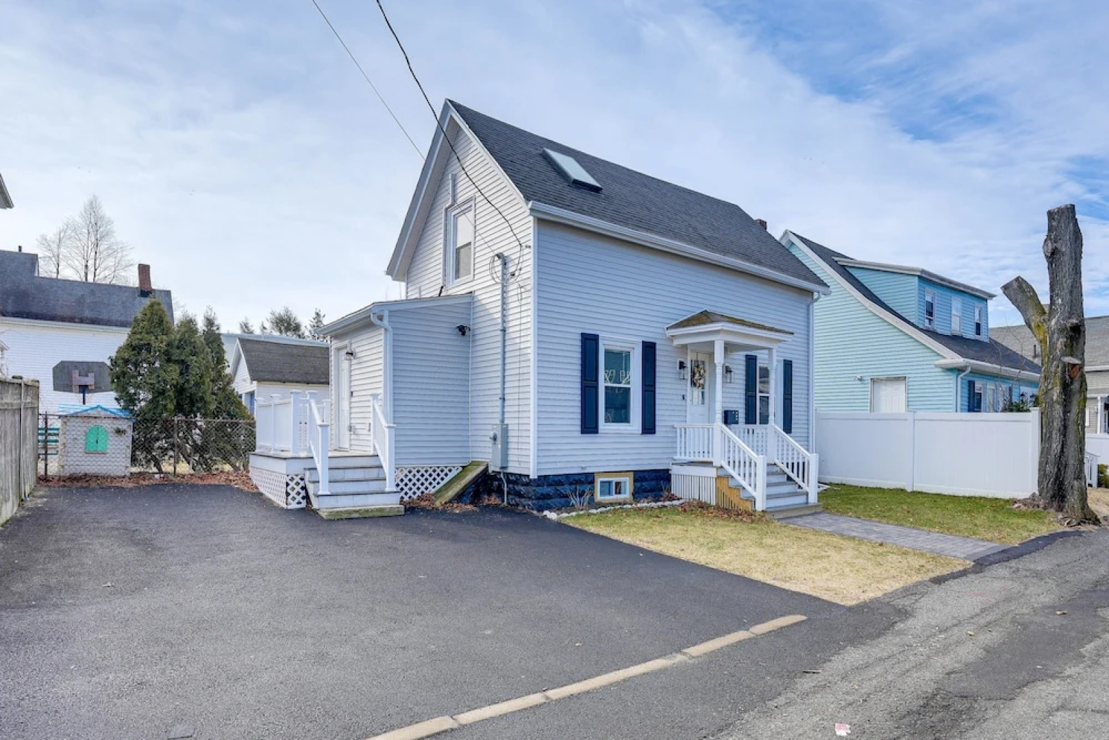 Coastal Lynn Escape w/ Fireplace: 3 Mi to Beaches