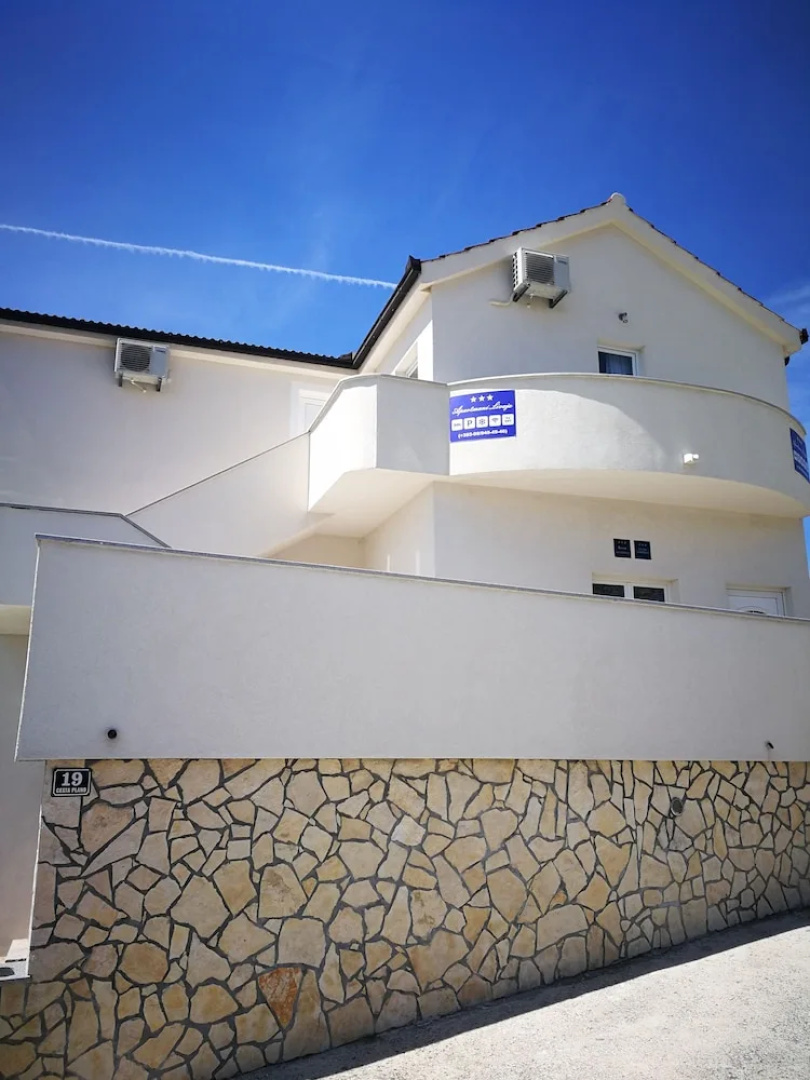 Apartments Livaja