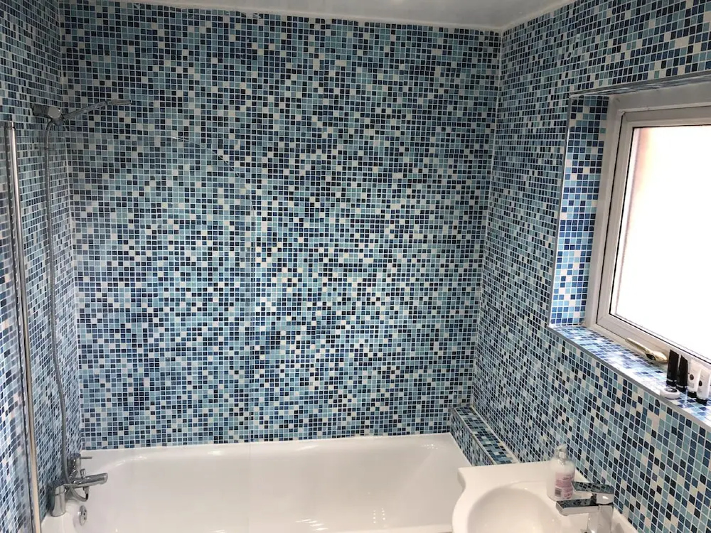 Lovely 3-bed House in Farnham Royal Slough