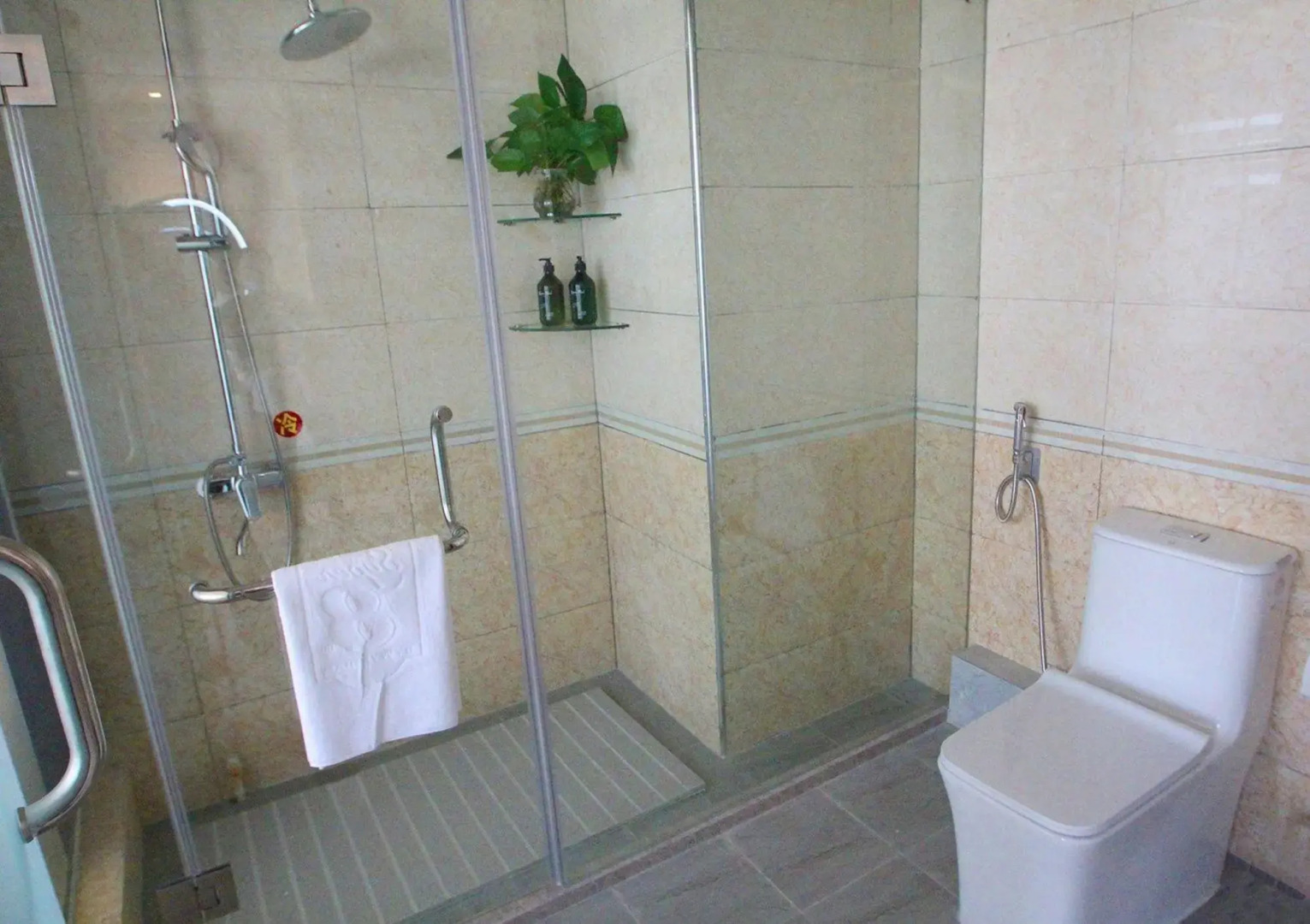 Super 8 Premier Hotel (Tumushuke City Government Branch)