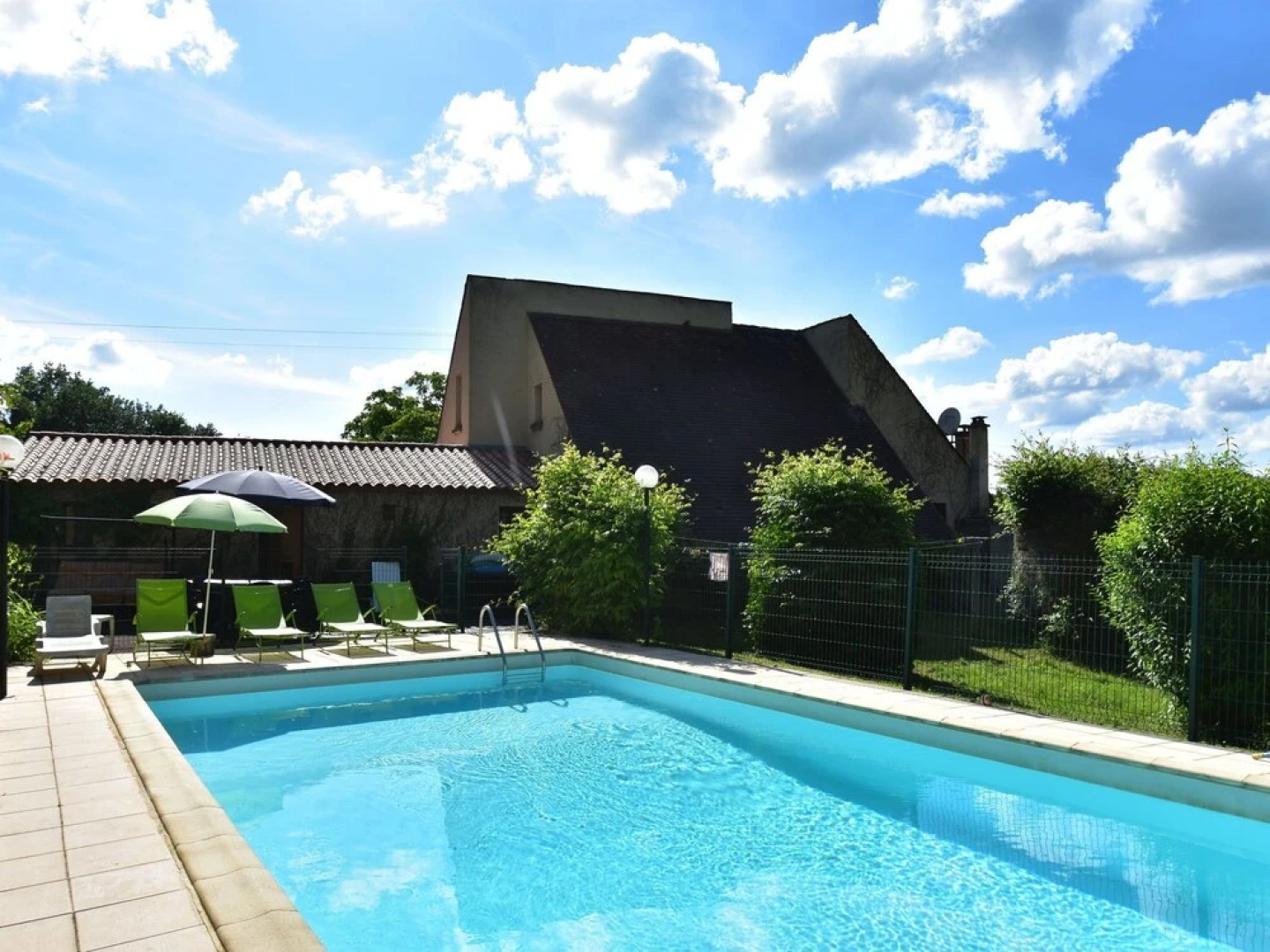 Gorgeous Villa in St. Julien-de-lampon With Private Pool & Centre Nearby