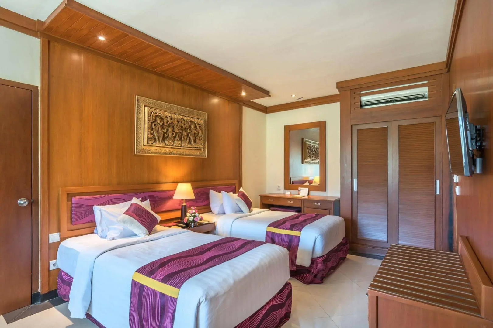 Отель Bali Beach