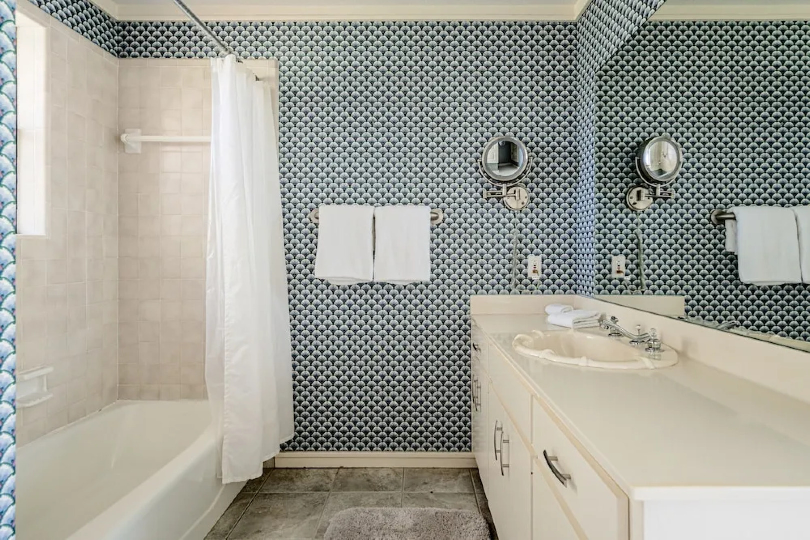 Island Paradise A Waterfront Oasis With Pool