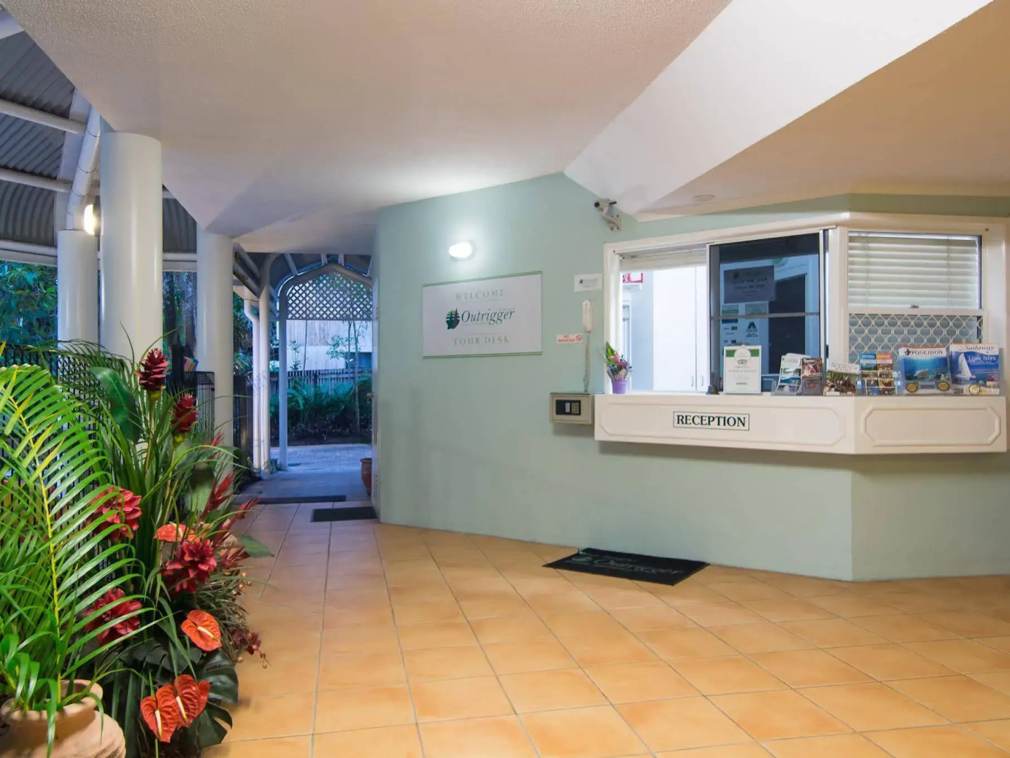 Port Douglas Outrigger Holiday Apartments