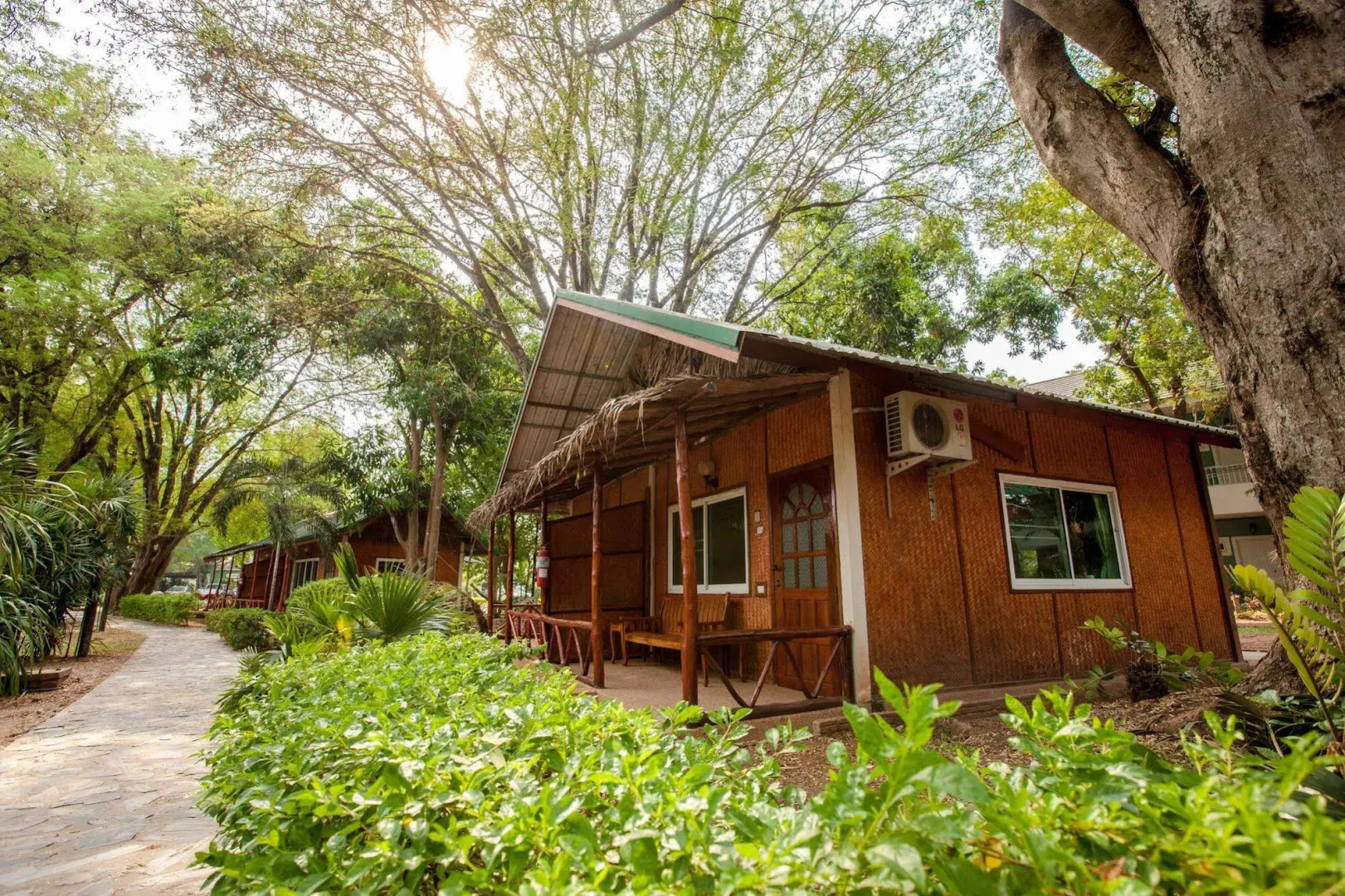 Varee Valley Resort and Restaurant