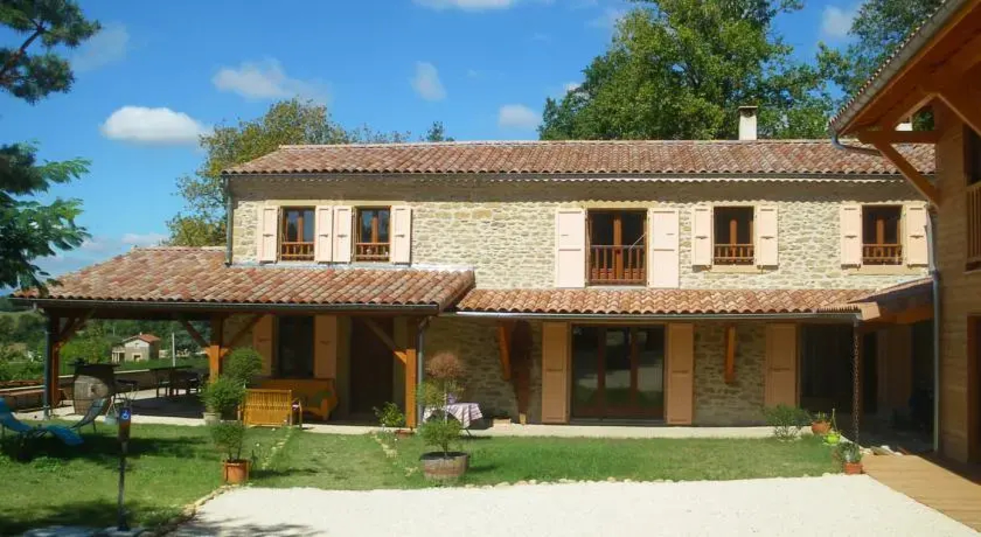 La Maison Des Papillons Bleus