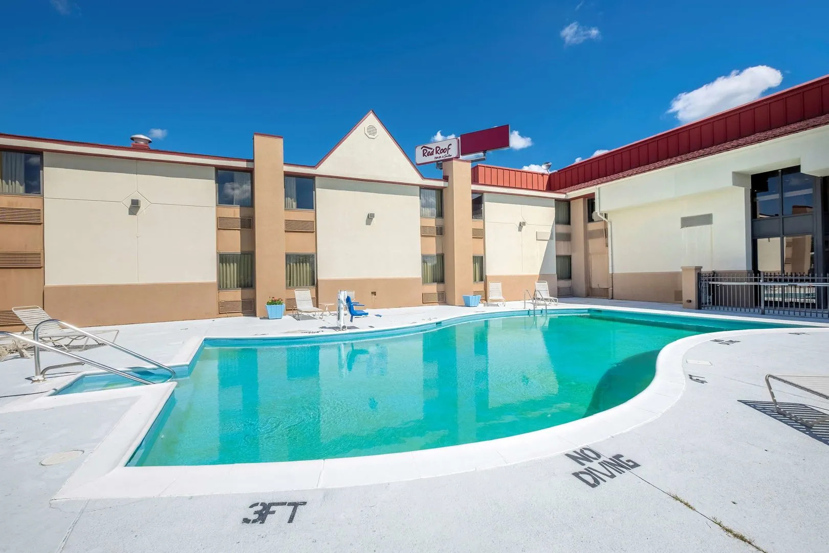 Red Roof Inn & Suites Cincinnati North - Mason