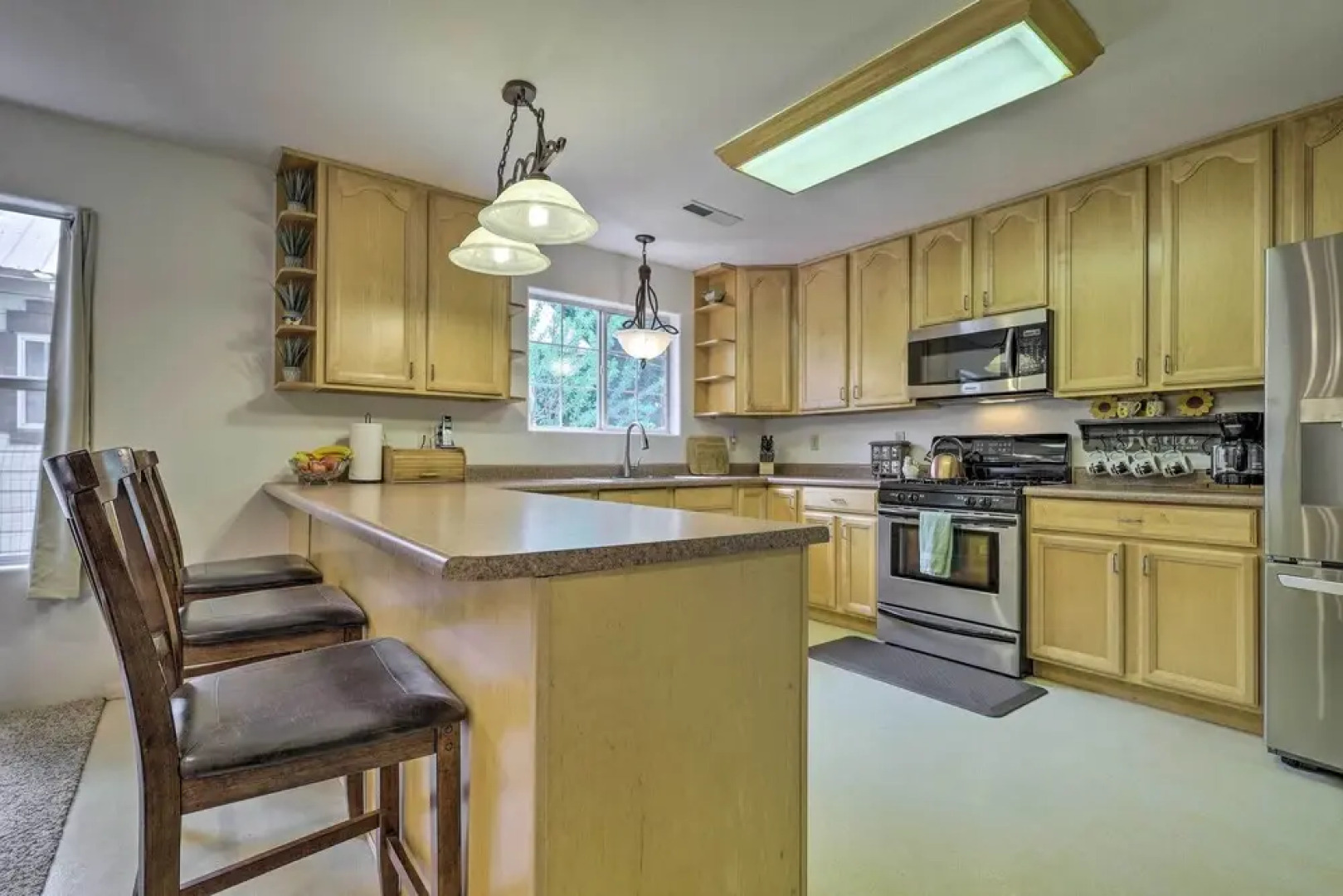 Outdoorsy Caliente Retreat w/ Screened Porch