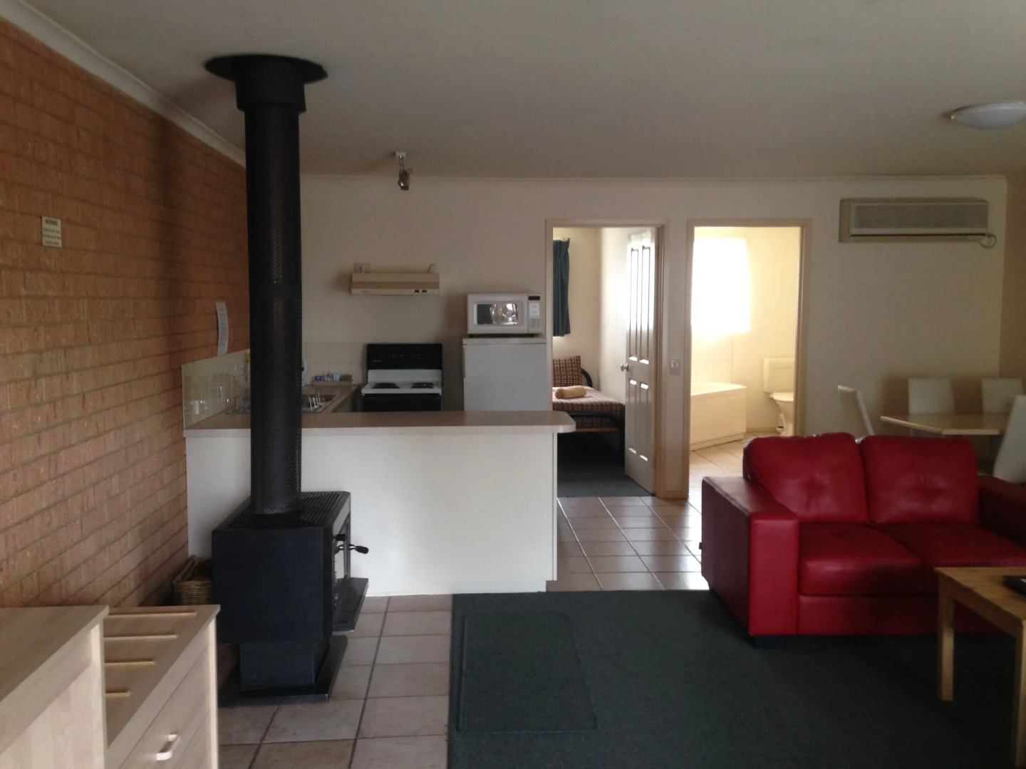 Beachcomber Motel And Apartments