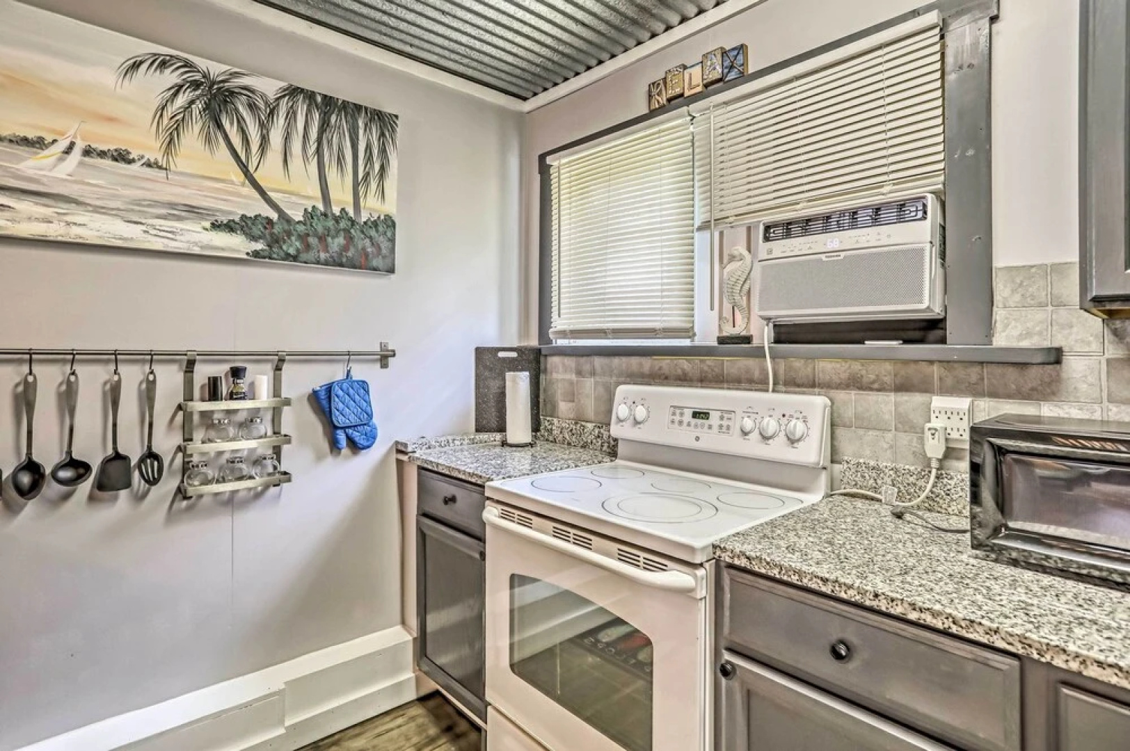 Ocean Isle Beach Studio: 1 Mi to Downtown & Pier