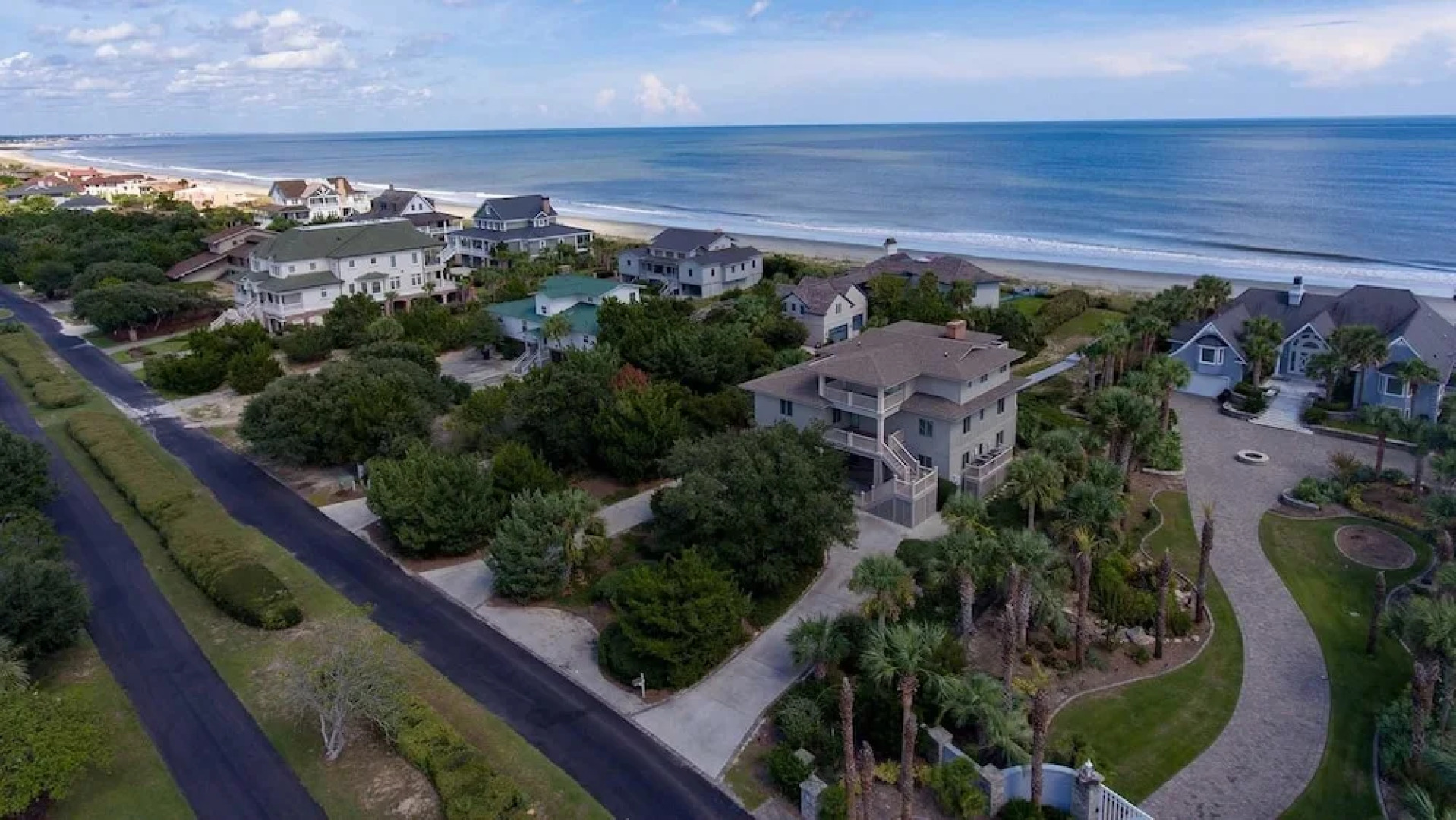 134 Maison Blanche 7 Br Home by RedAwning