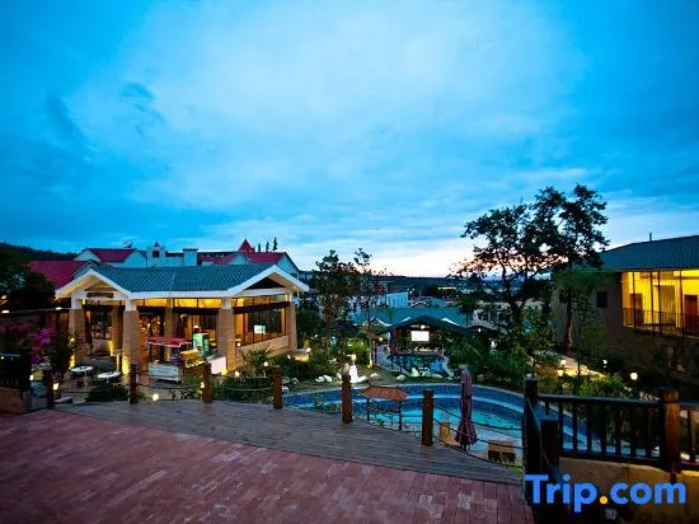 The Taibai Mountain Phoenix Spr Hotel