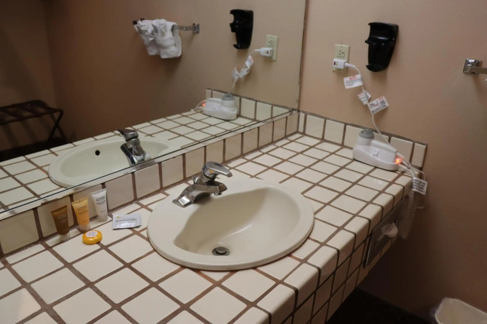 Sagebrush Inn & Suites