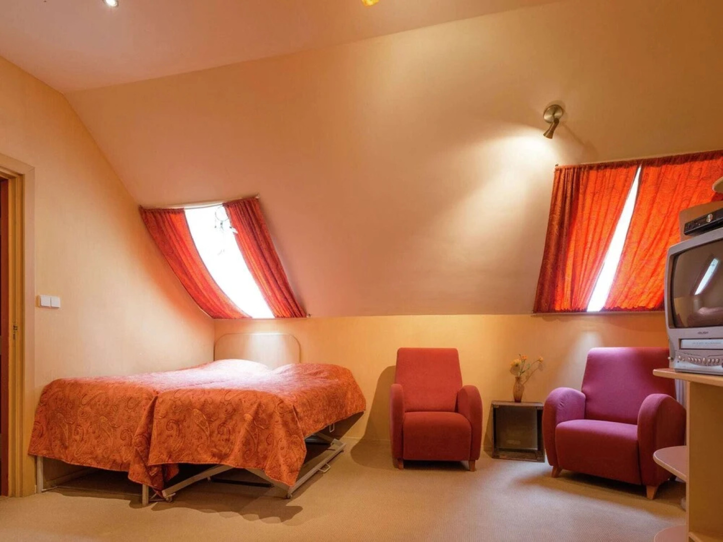 Secluded Farmhouse in Balkbrug with Hot Tub