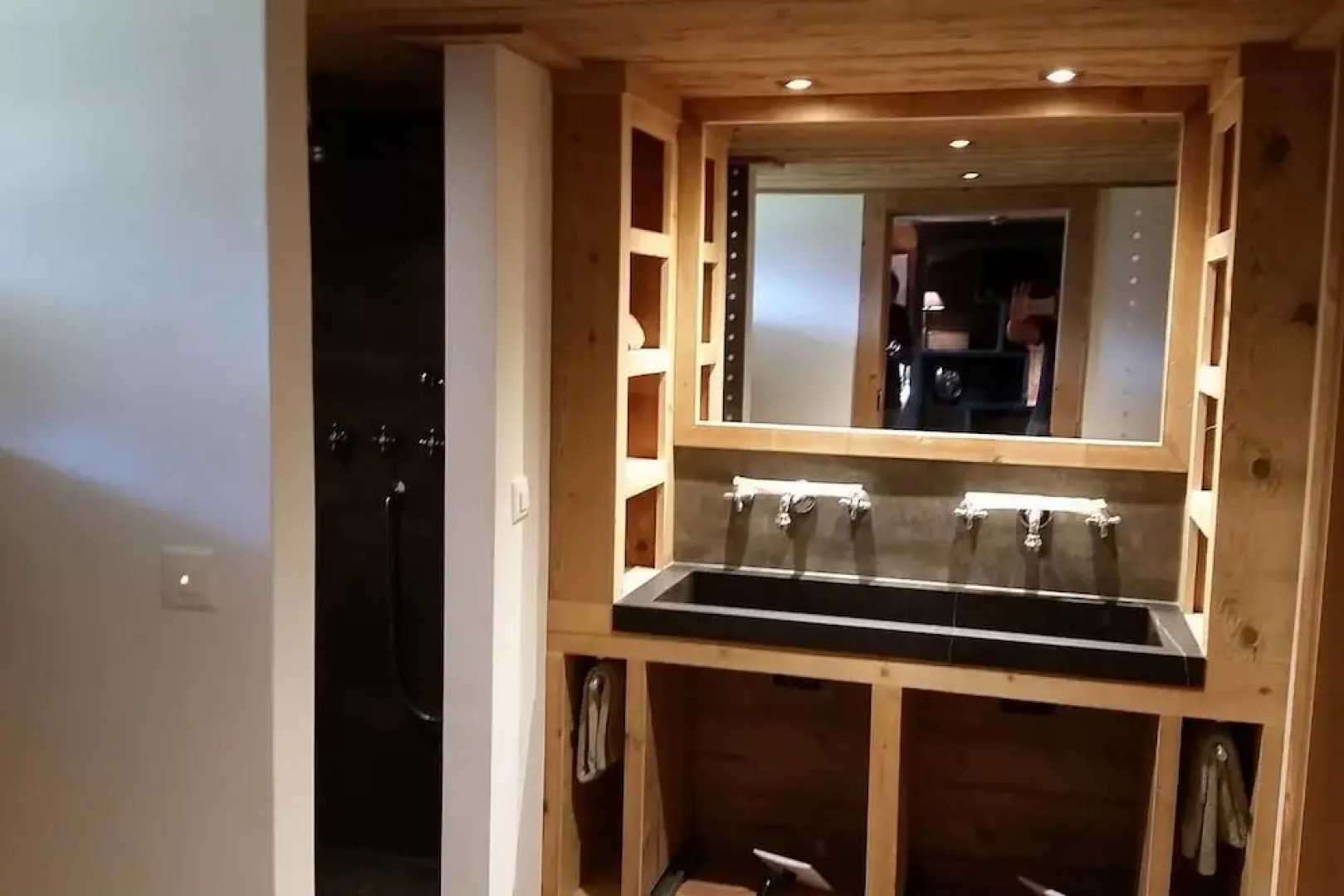 Luxurious Chalet with Hot Tub