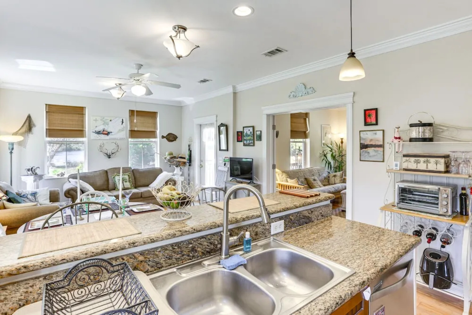 Lovely Carrabelle Home w/ Lake Views & Pool Access