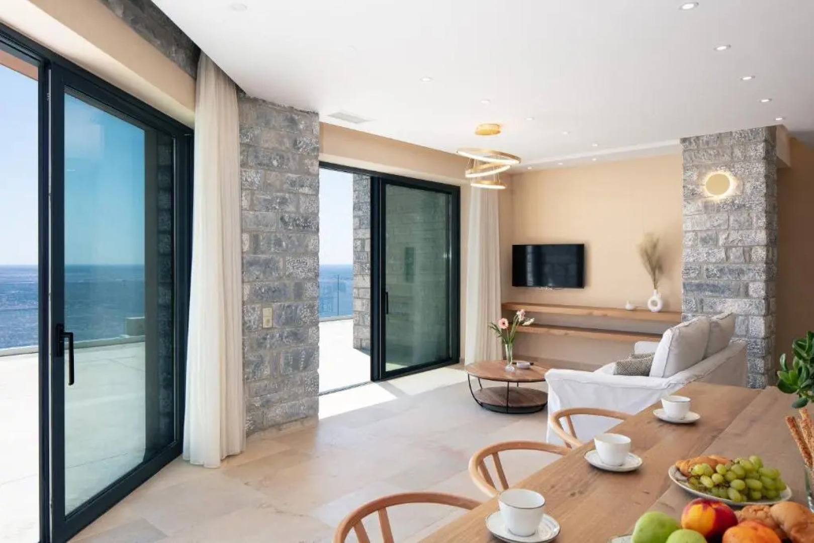 Seafront luxury villa with infinity pool & devine views!