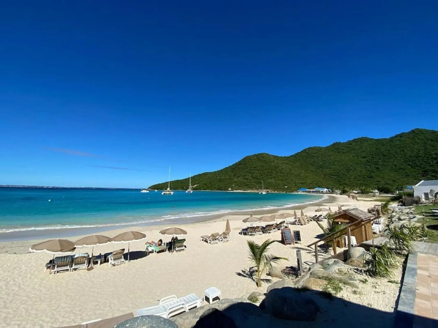 Acacia Secret, 3 min walk from Anse Marcel beach, on the Marina