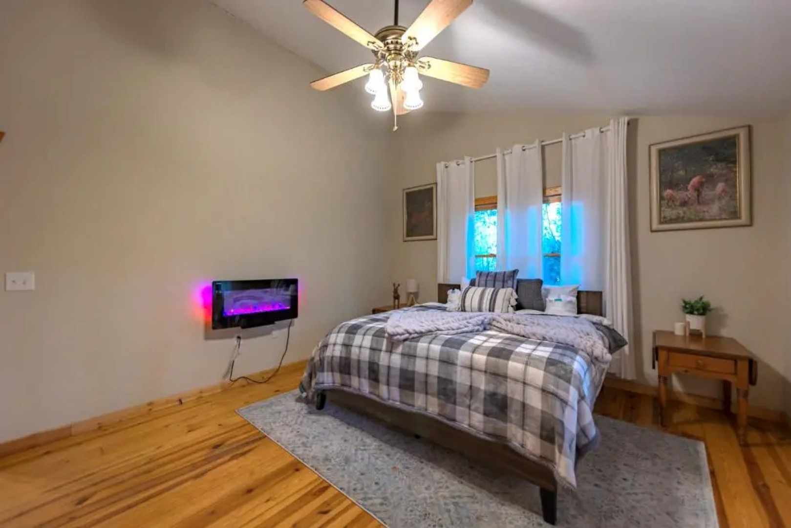 FAMILY FRIENDLY, Hot Tub, Fire pit, Pool Table, 2 Acres