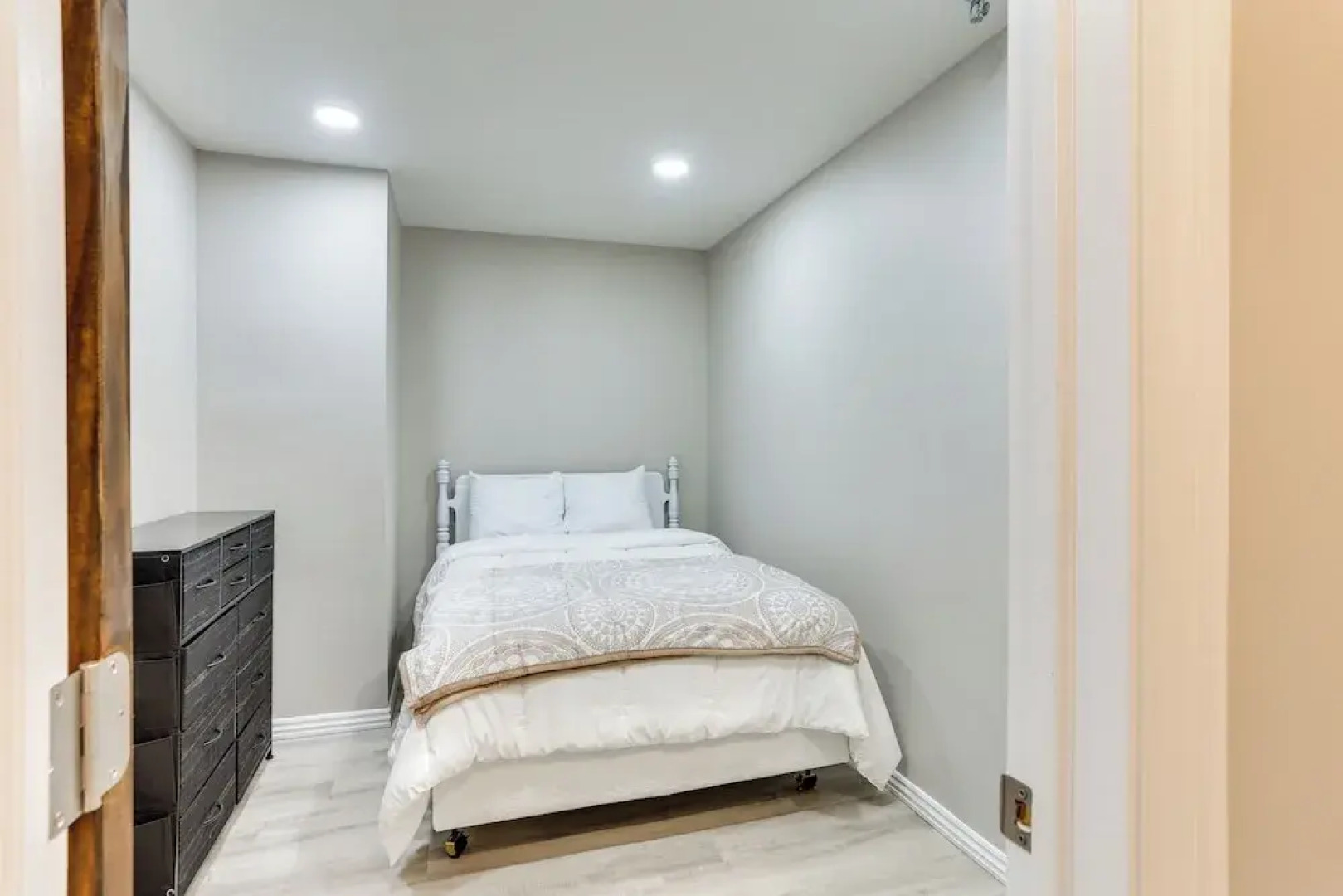 Half-mi to Oakland City Golf Club: Sleek Apartment