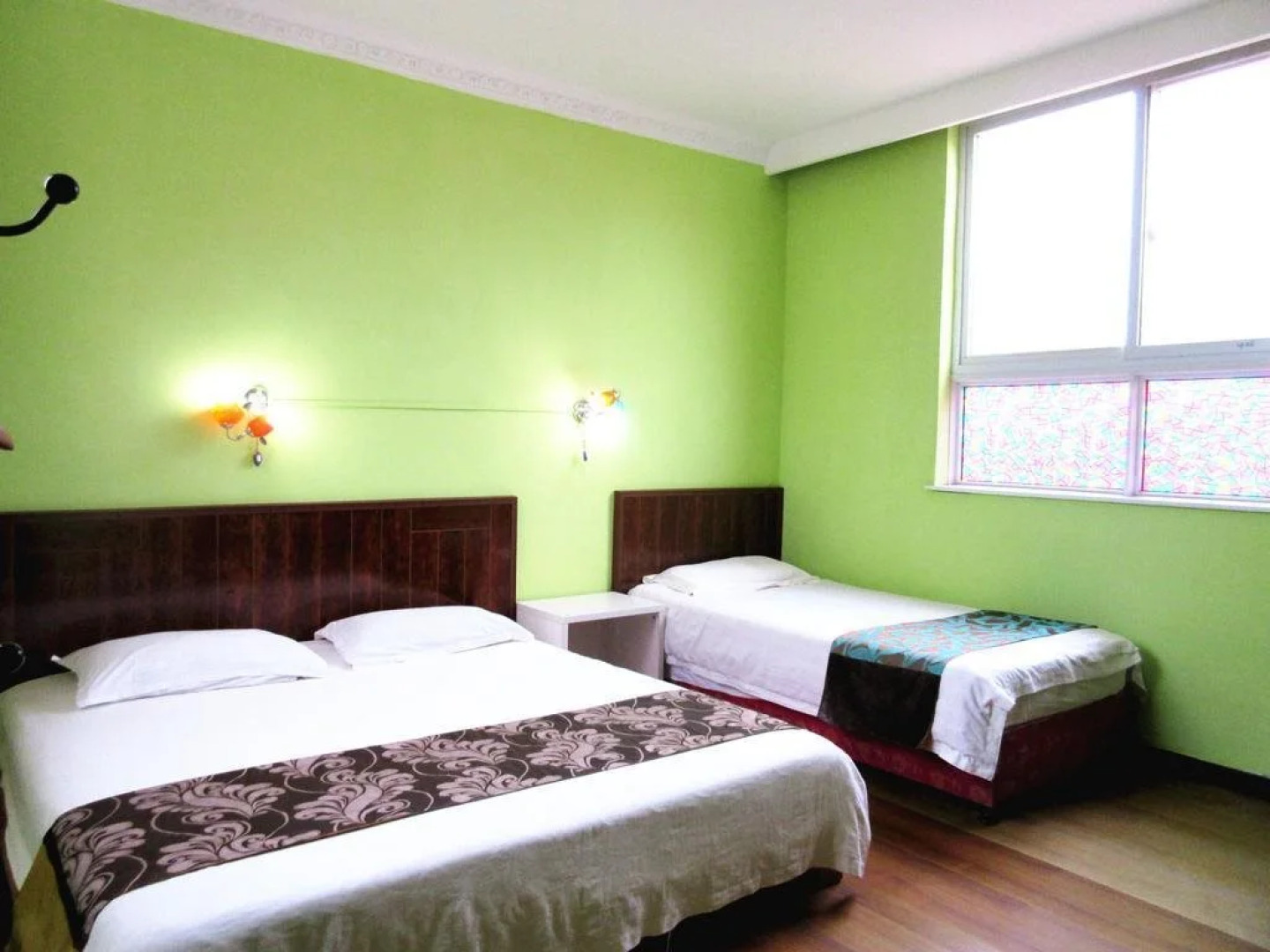 25 Four Seasons Youth Hostel