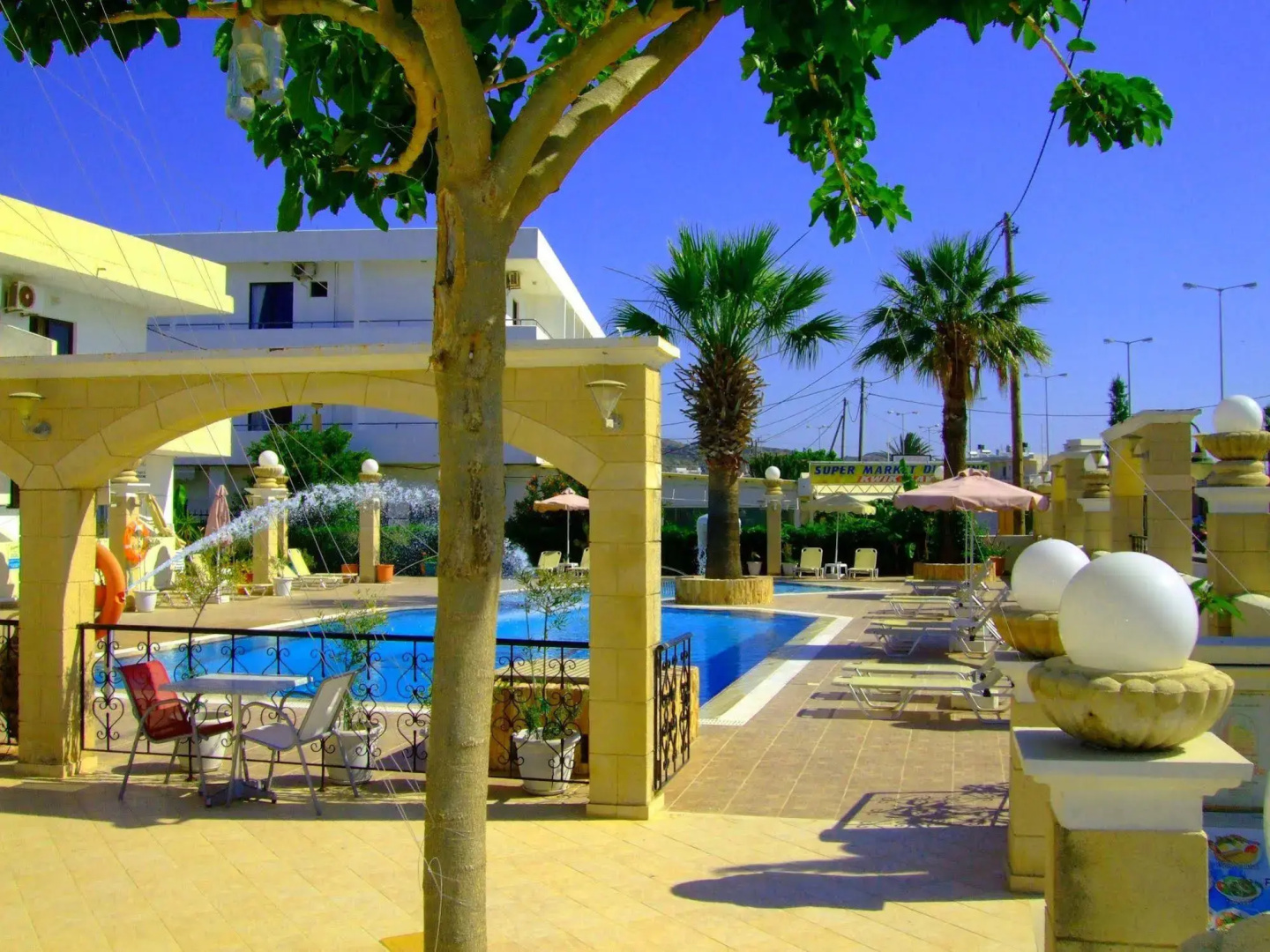 Antonios Hotel