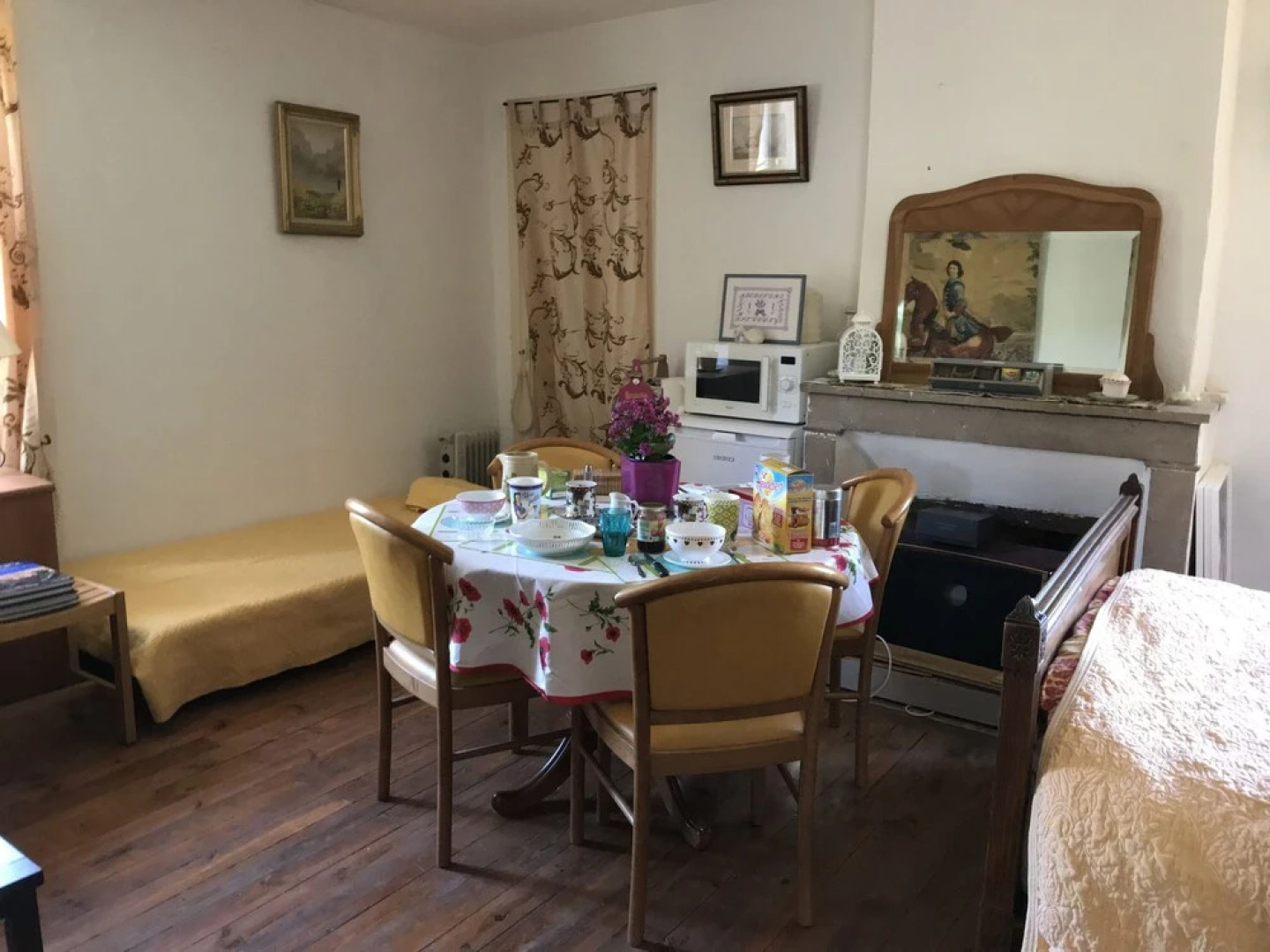 Chateau de Sainte Colombe Sur Gand