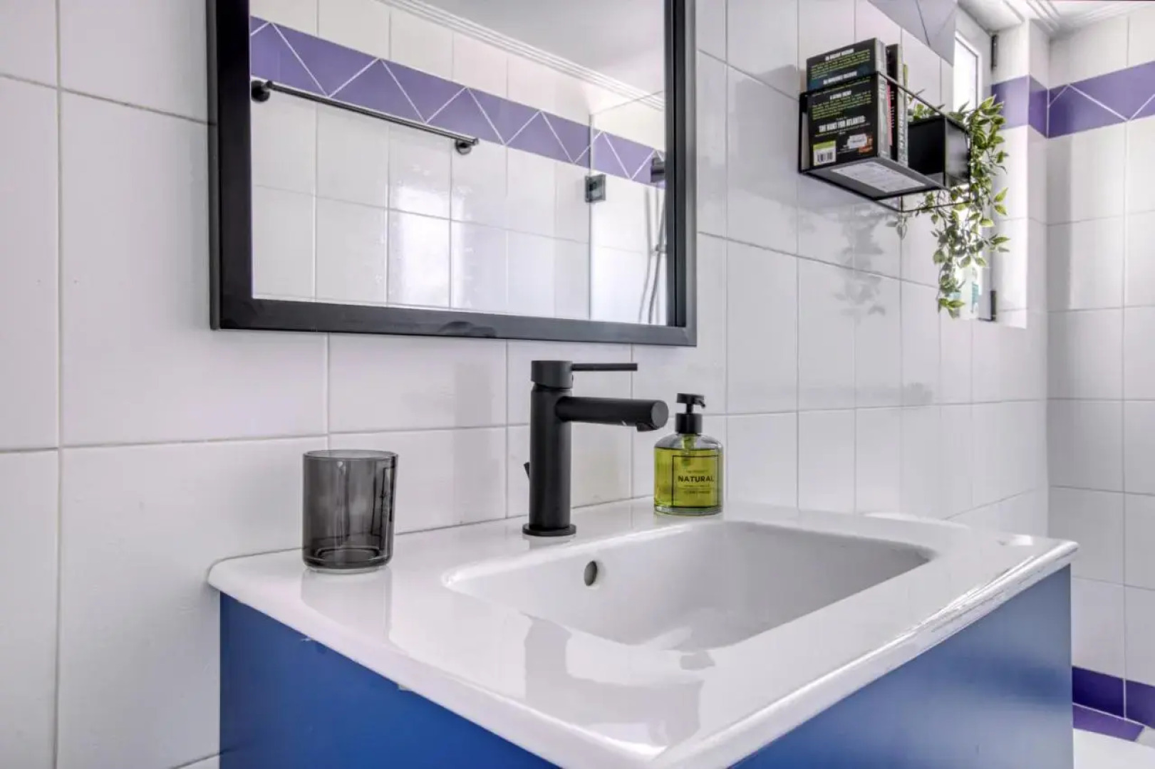 Sunny & cosy 2nd floor apt with a balcony