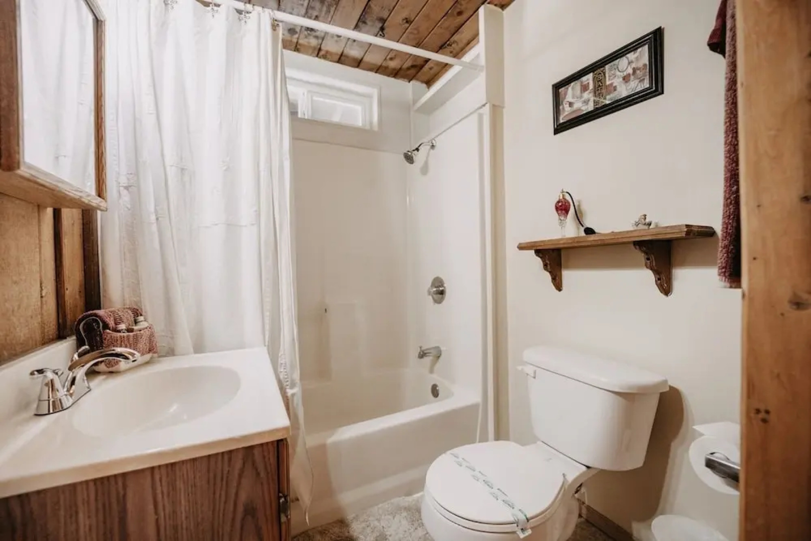 05mbh - Economical - Wifi - Pets Ok - F/p - D/w - Sleeps 2 1 Bedroom Apts by RedAwning