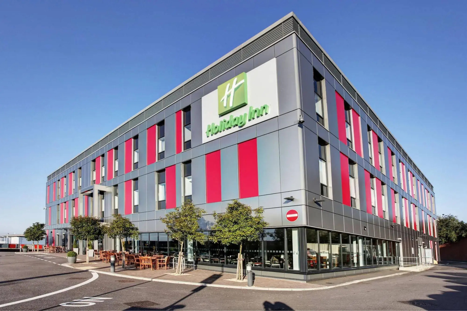 Holiday Inn London - Luton Airport by IHG