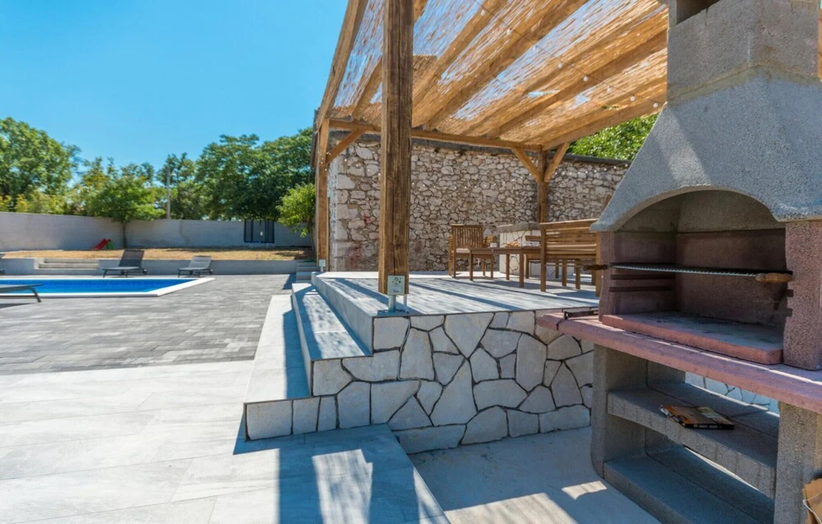 Stunning Home in Donje Rastane With Wifi, 4 Bedrooms and Outdoor Swimming Pool