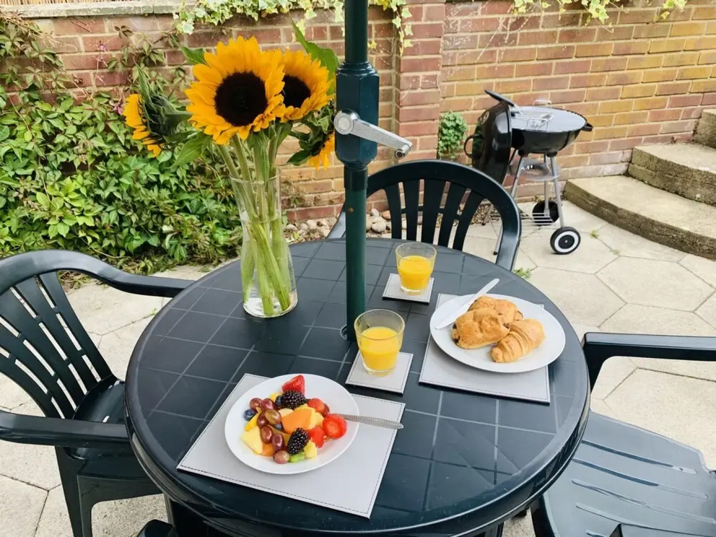 SA Today Farnham with Fibre Wi-Fi & Netflix