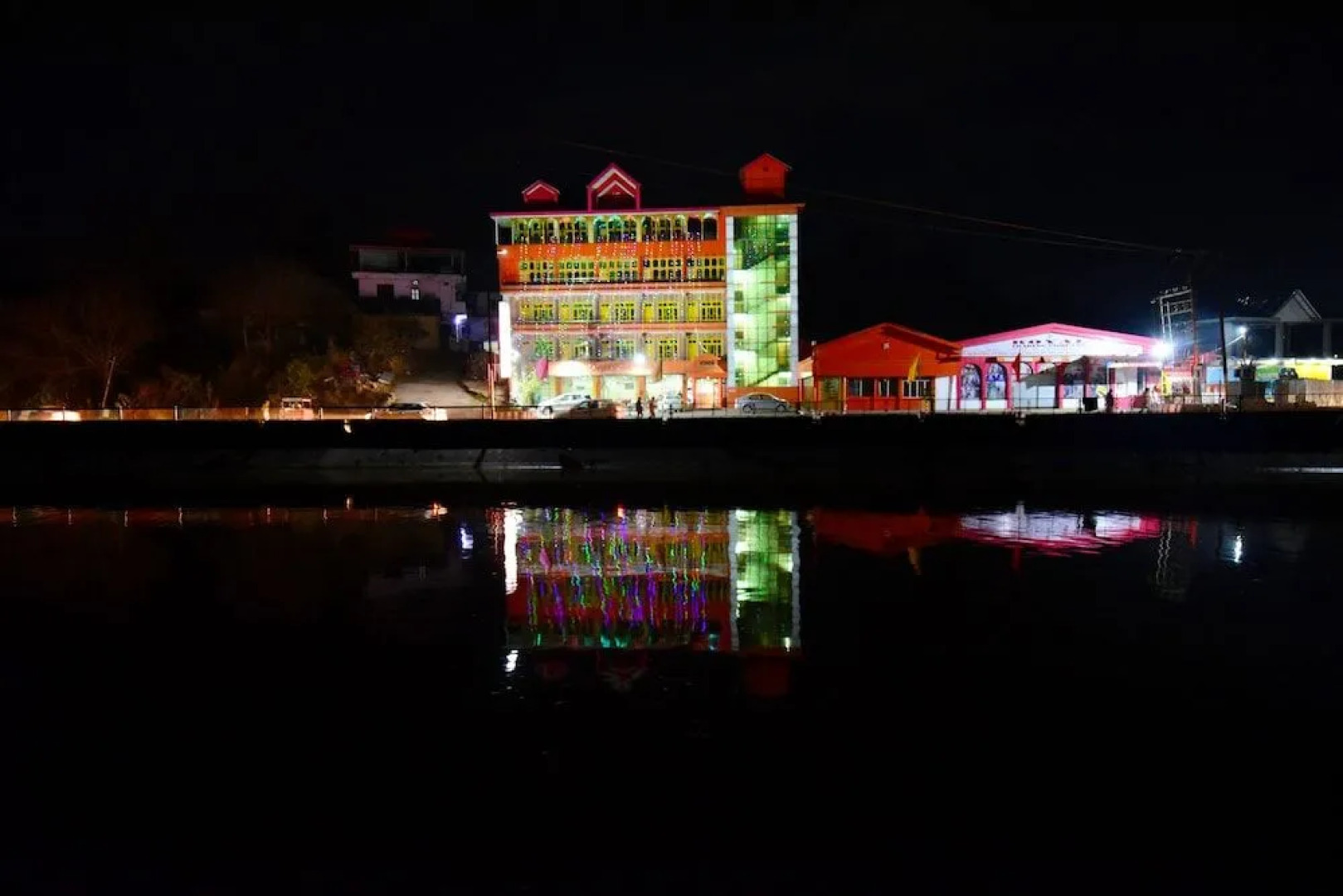 Oyo 29302 Besillio Grand Hotel