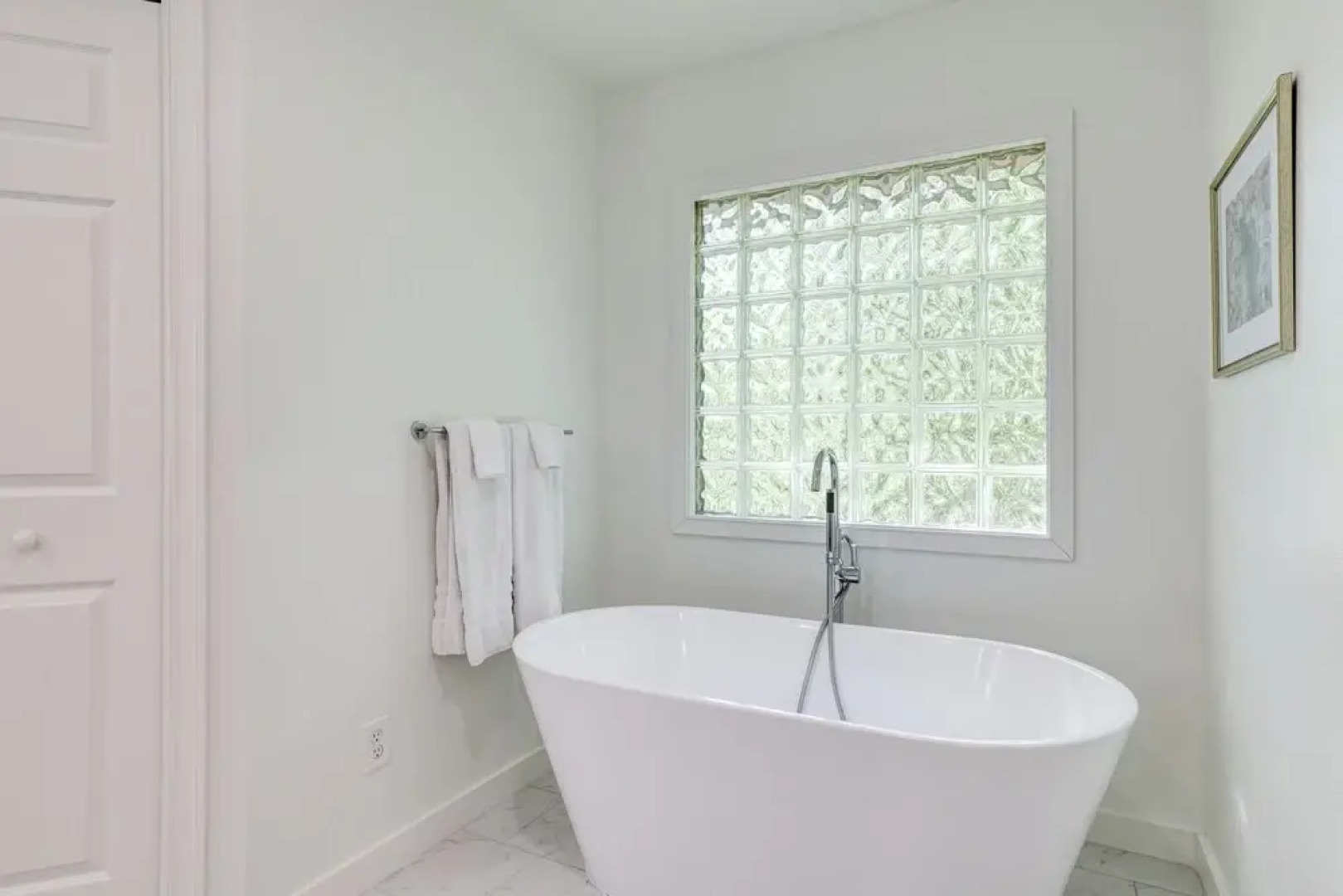 The Bella Vista Lakeside Treehouse: Dock & Kayaks!