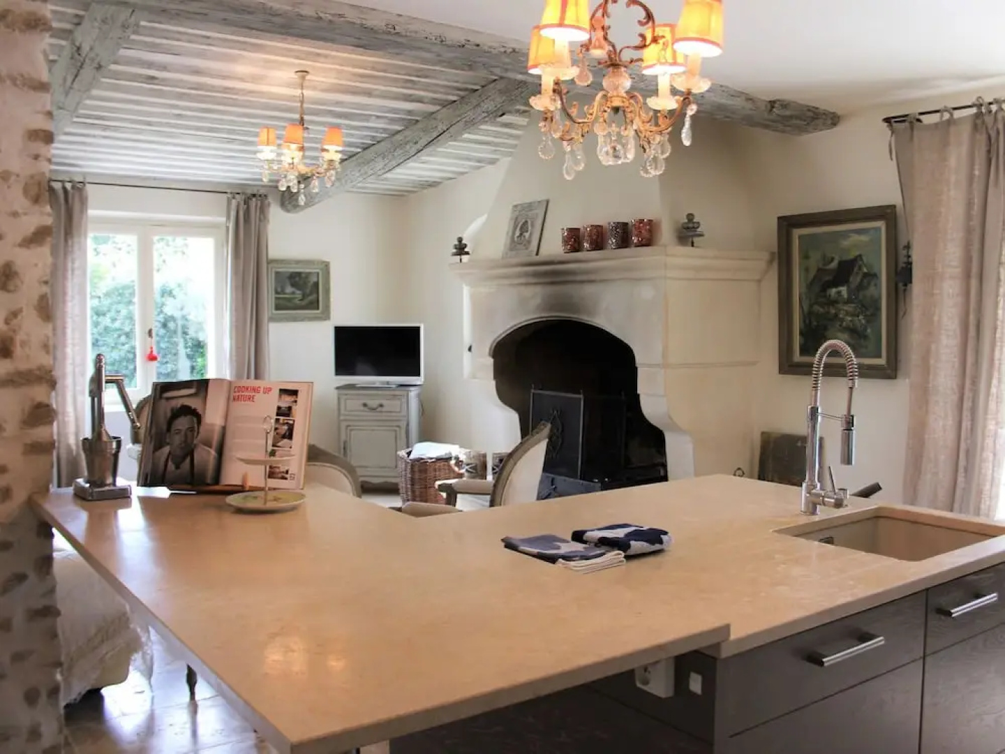 Grandeur Villa in Eygalières With Pool & 2 Terraces