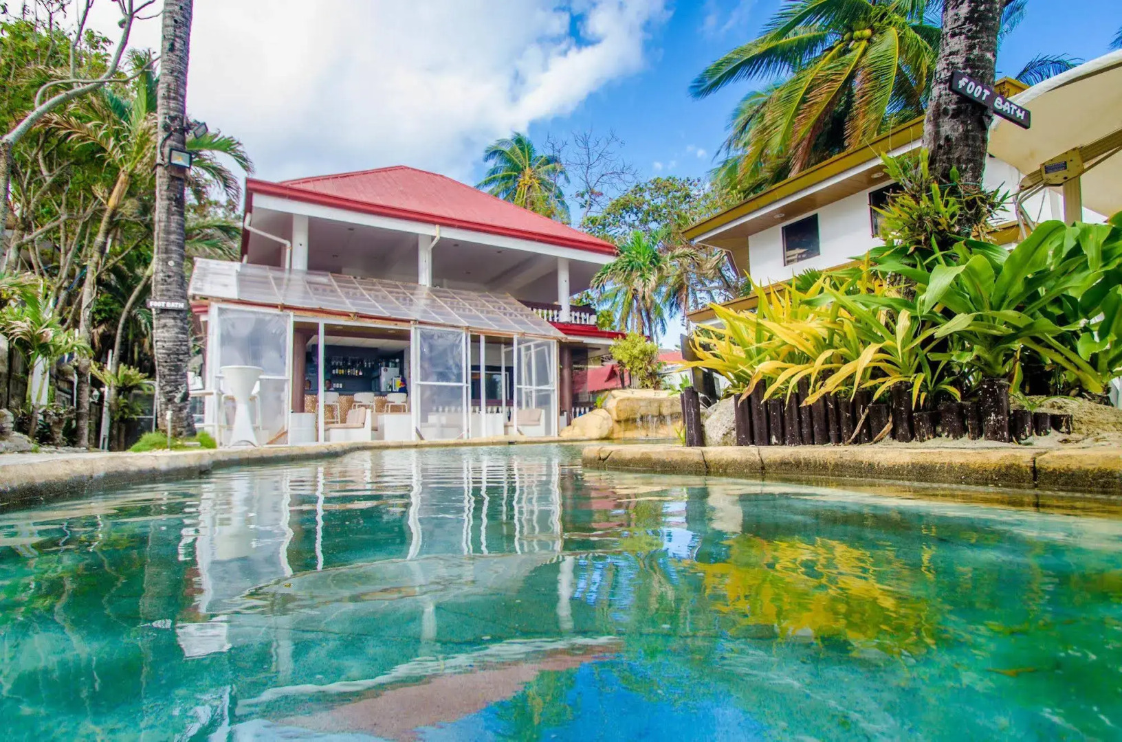 White House Beach Resort