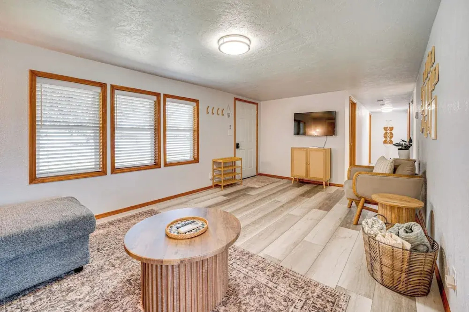 9 Mi to The Gorge: Updated Retreat w/ Yard!