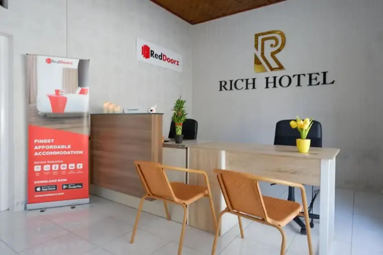 Rich Hotel by RedDoorz