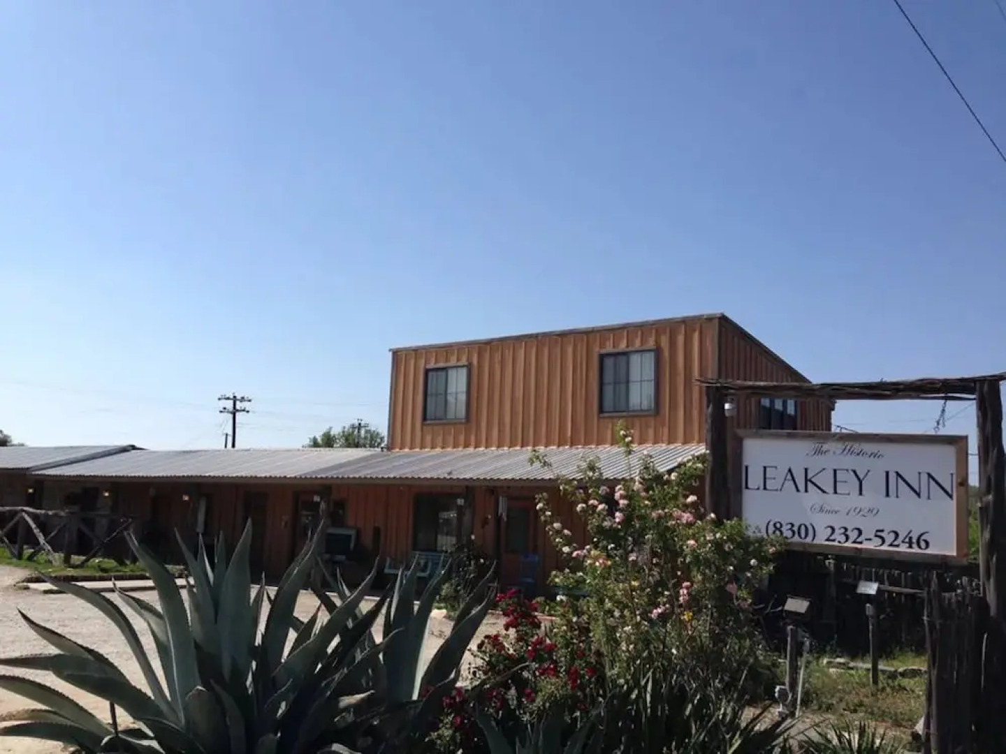 The Historic Leakey Inn