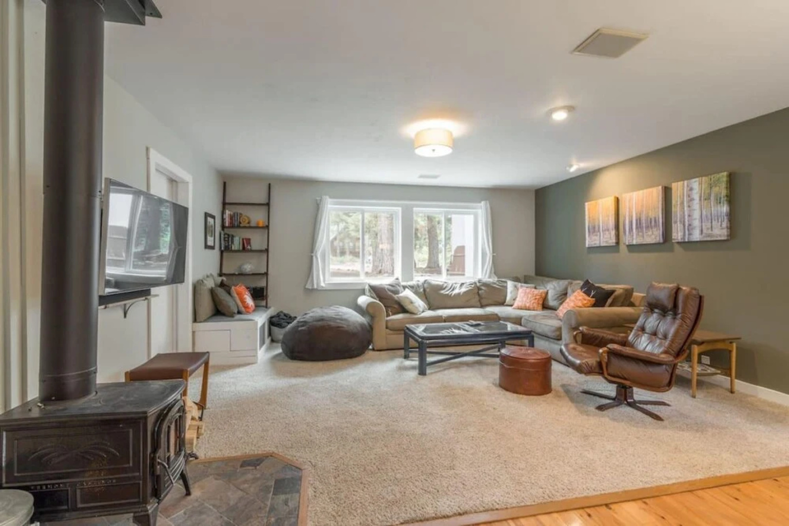 High Pines Hideaway by Avantstay - Newly Remodeled in Tahoe Donner With Hot Tub!