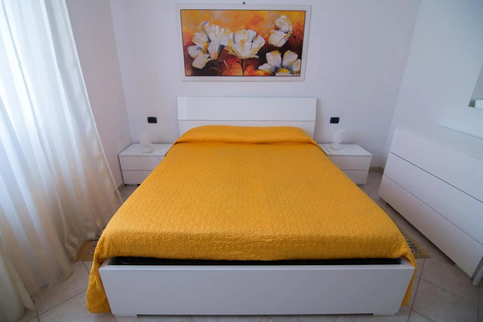 Silky House with Private Parking