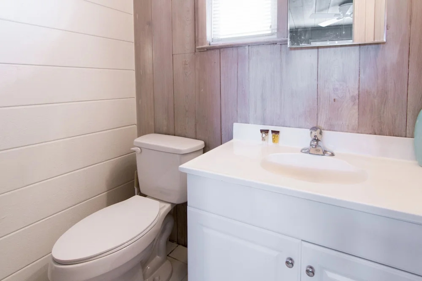 711 Albee Road West House - 2 Br home by RedAwning