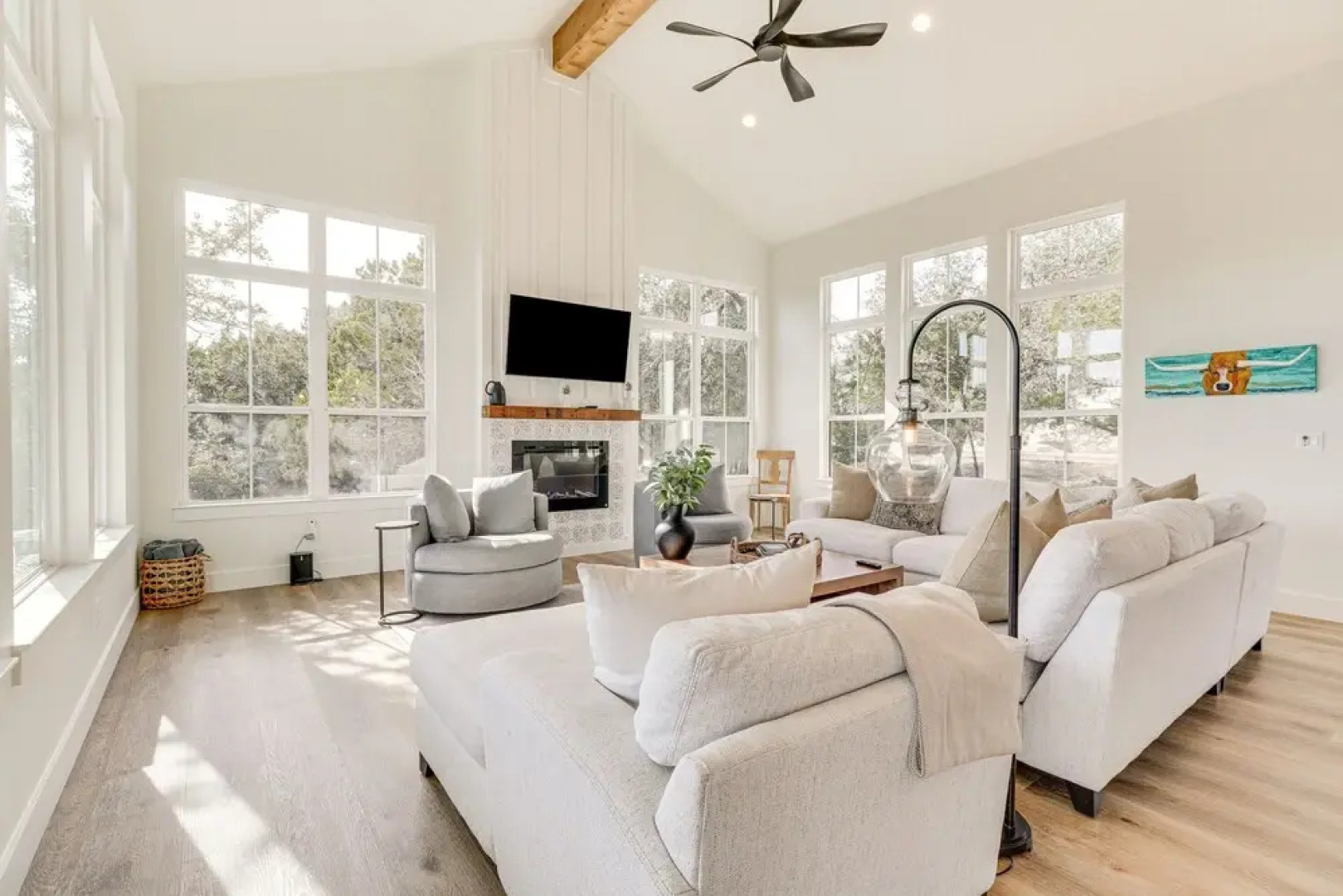 Walk to Beach: Farmhouse w Lake Travis Views