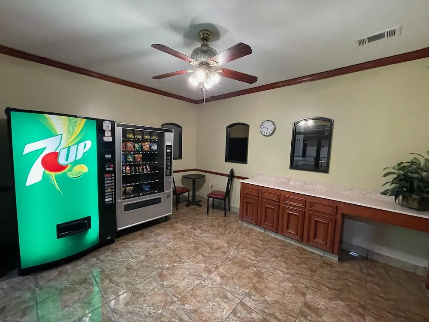 Woodland Inn & Suites