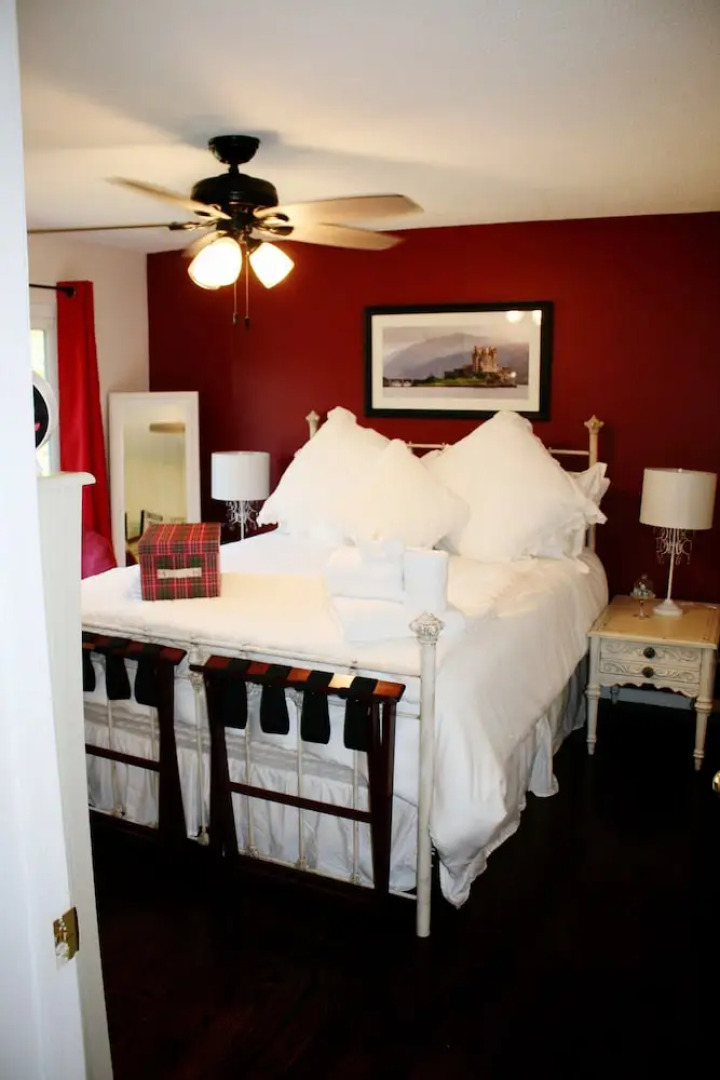 The Tartan House B & B